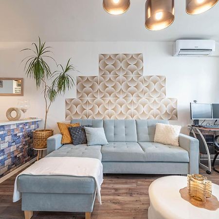 Pastelle Apartment With Own Parking Place Boedapest Buitenkant foto