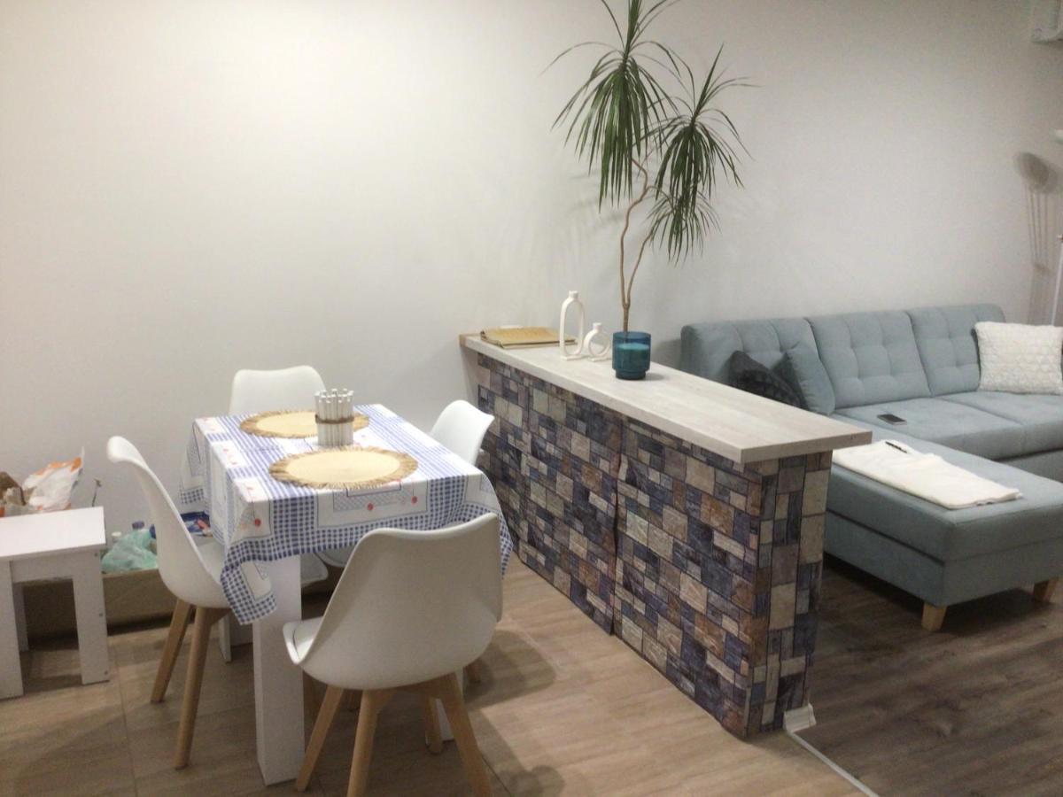 Pastelle Apartment With Own Parking Place Boedapest Buitenkant foto