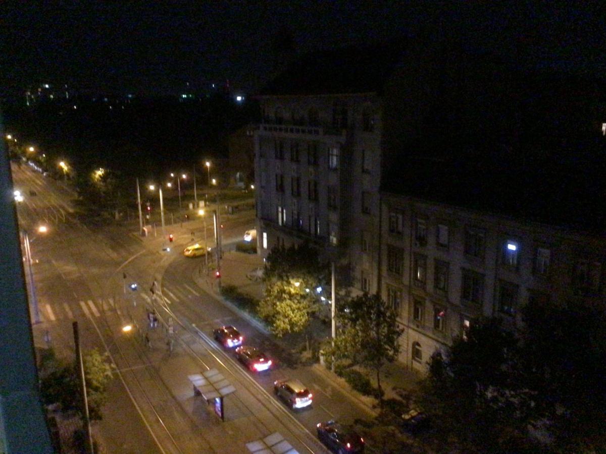 Pastelle Apartment With Own Parking Place Boedapest Buitenkant foto