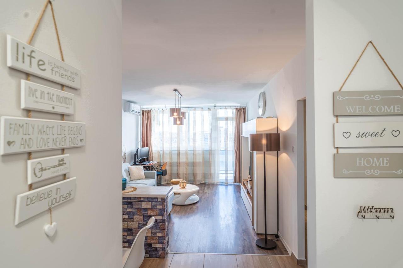 Pastelle Apartment With Own Parking Place Boedapest Buitenkant foto